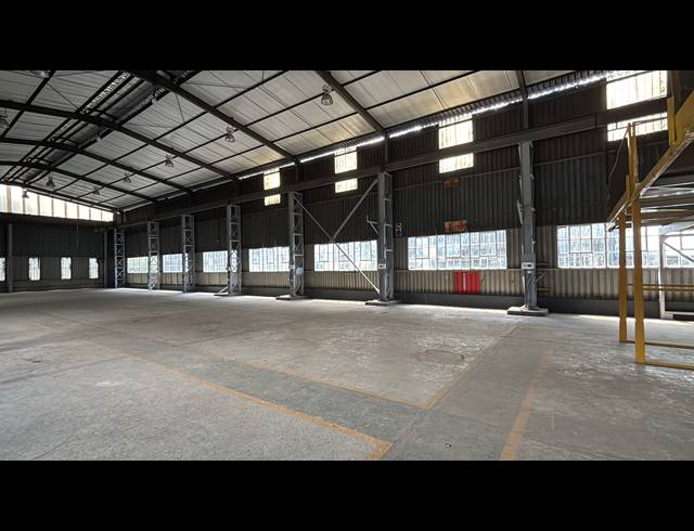 1,129M² WAREHOUSE TO LET IN SEBENZA